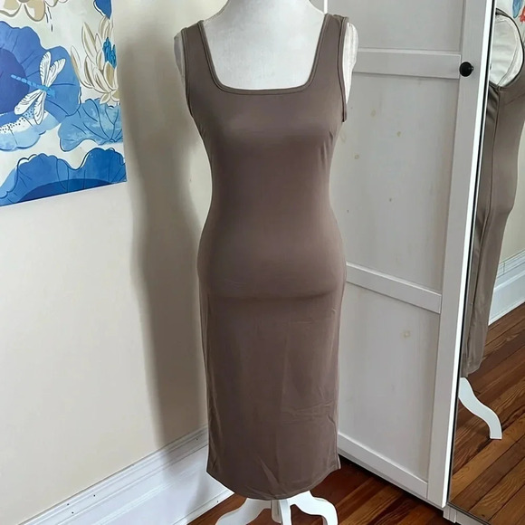 Le Lis Midi Body Con Tank Dress in "Mocha" - NWT - Size M - Picture 2 of 12
